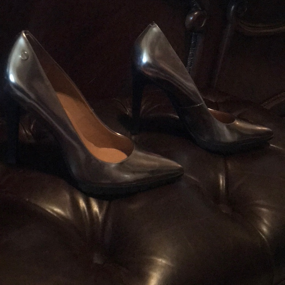 Metallic pumps, like new